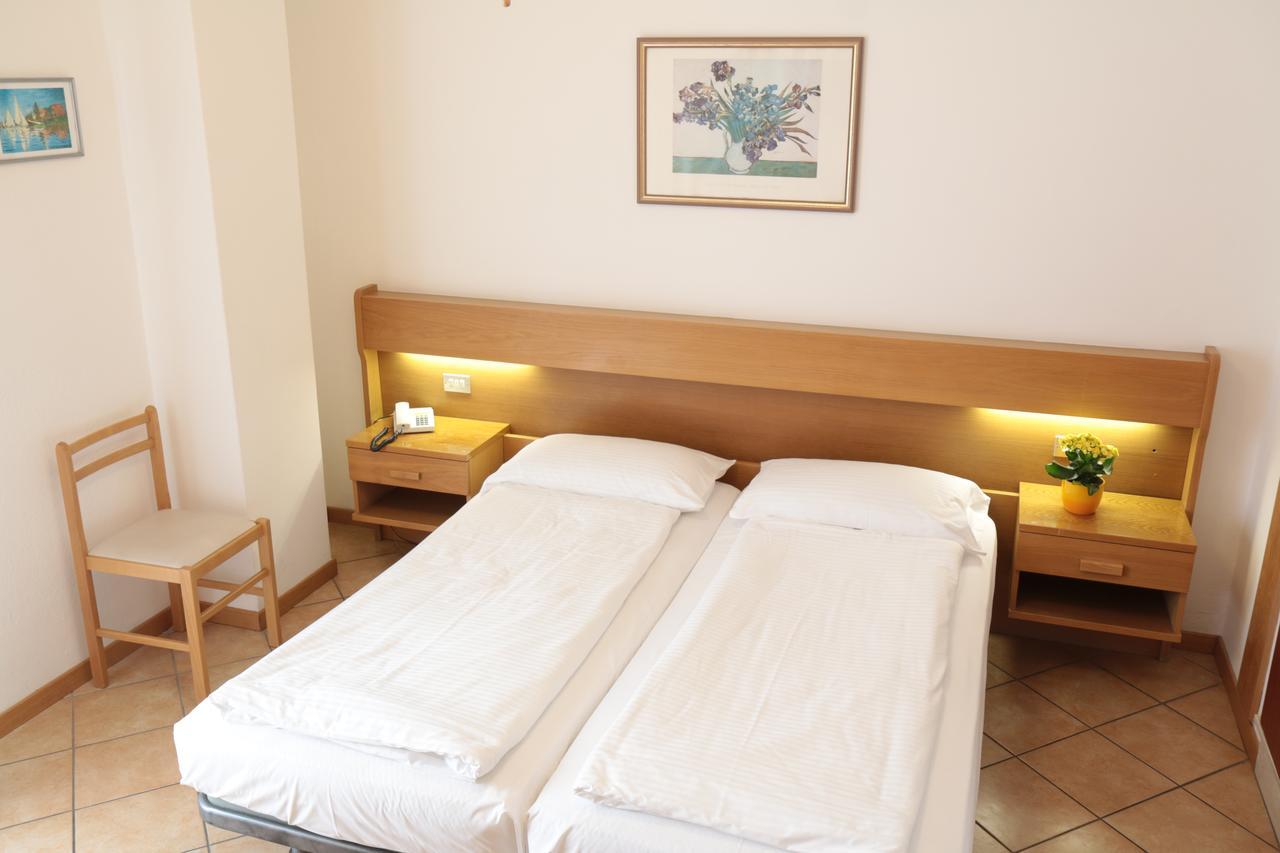 Hotel Villa Clara Torbole Sul Garda Exterior photo