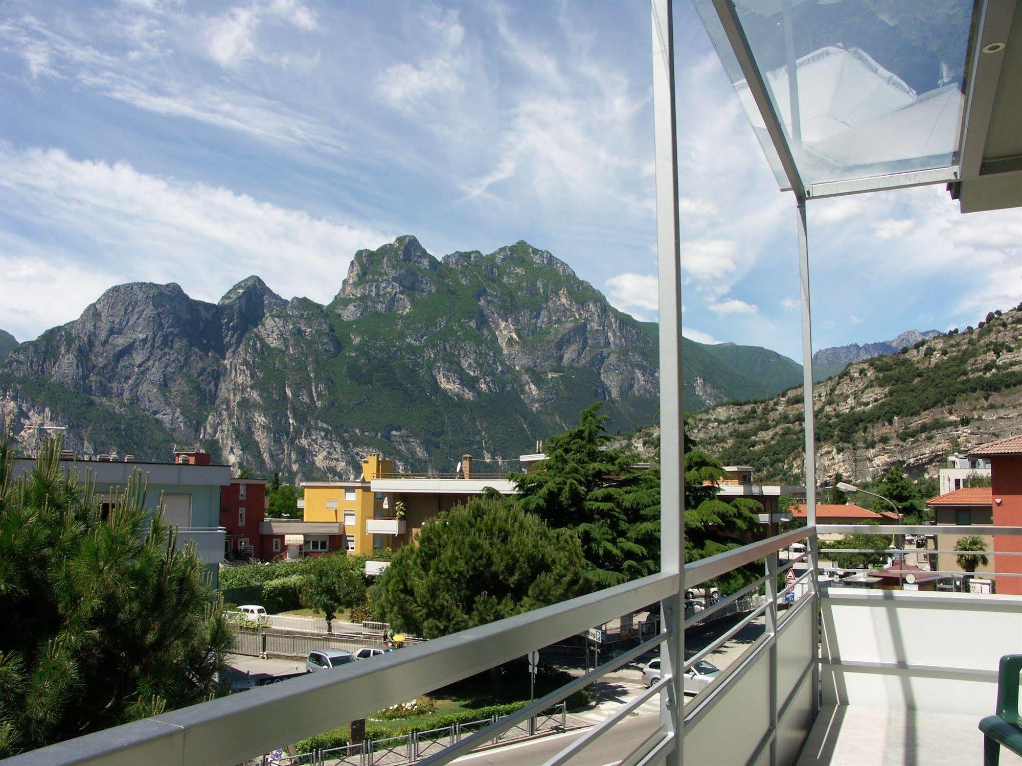 Hotel Villa Clara Torbole Sul Garda Exterior photo