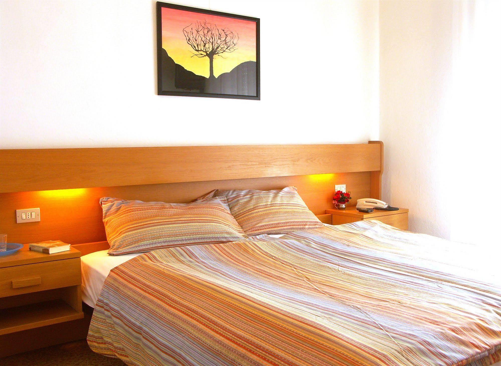 Hotel Villa Clara Torbole Sul Garda Exterior photo