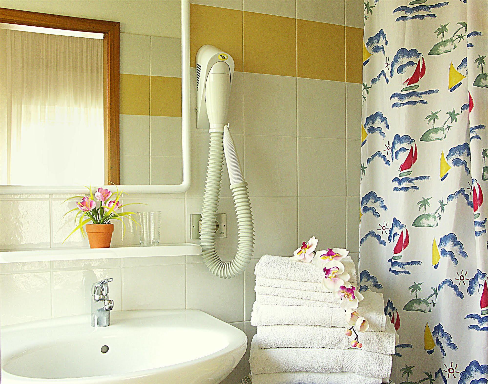 Hotel Villa Clara Torbole Sul Garda Exterior photo