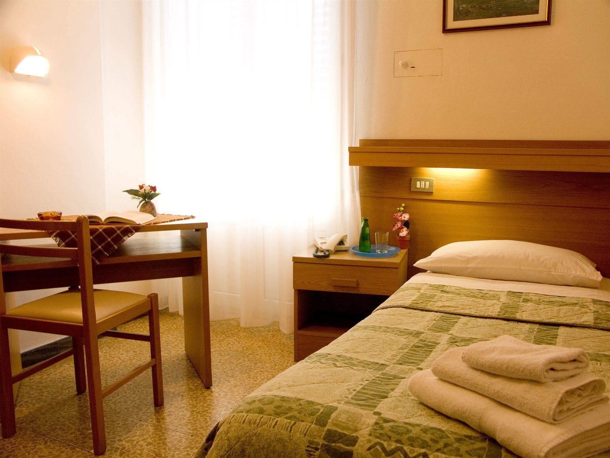 Hotel Villa Clara Torbole Sul Garda Exterior photo