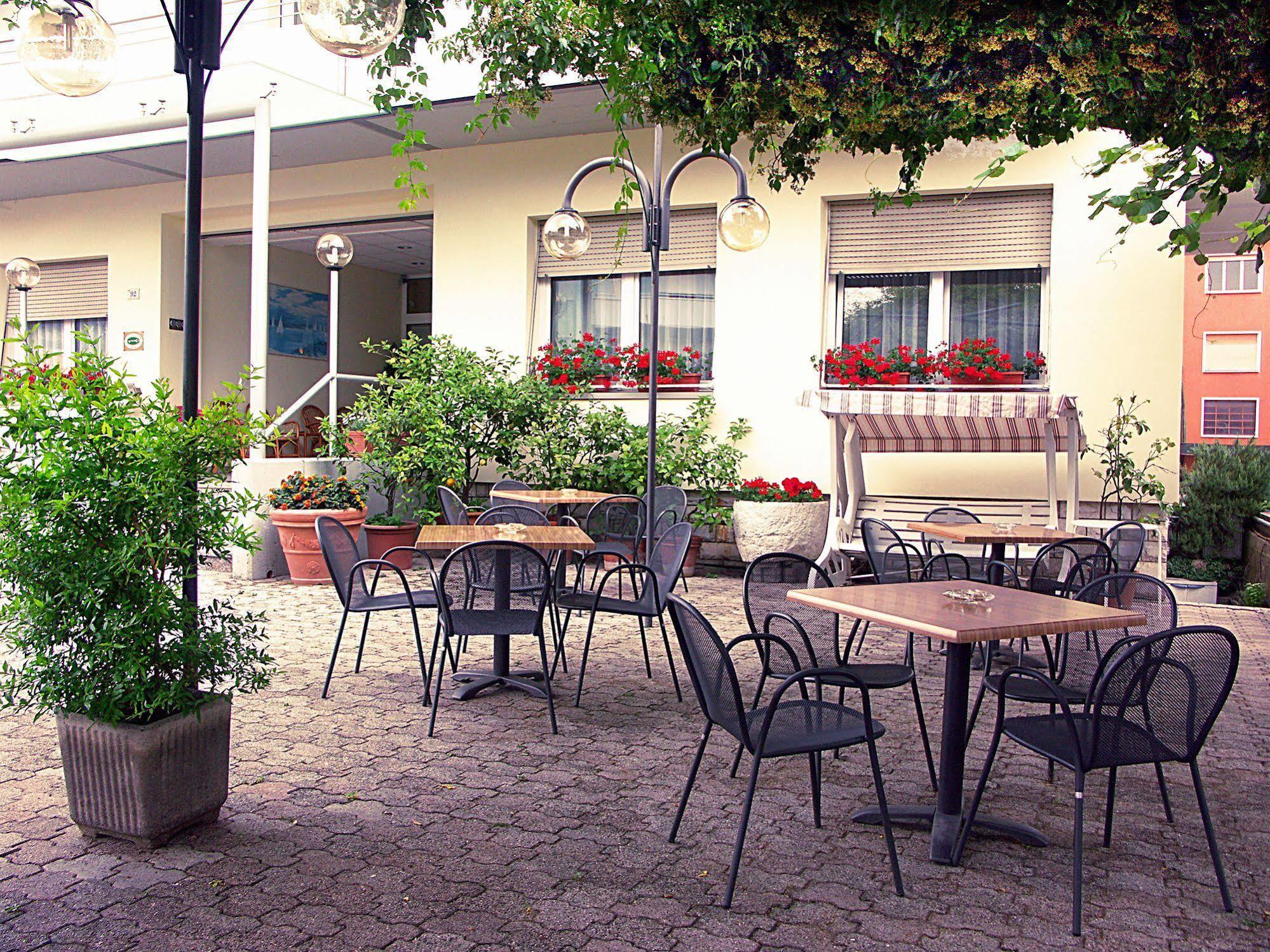 Hotel Villa Clara Torbole Sul Garda Exterior photo