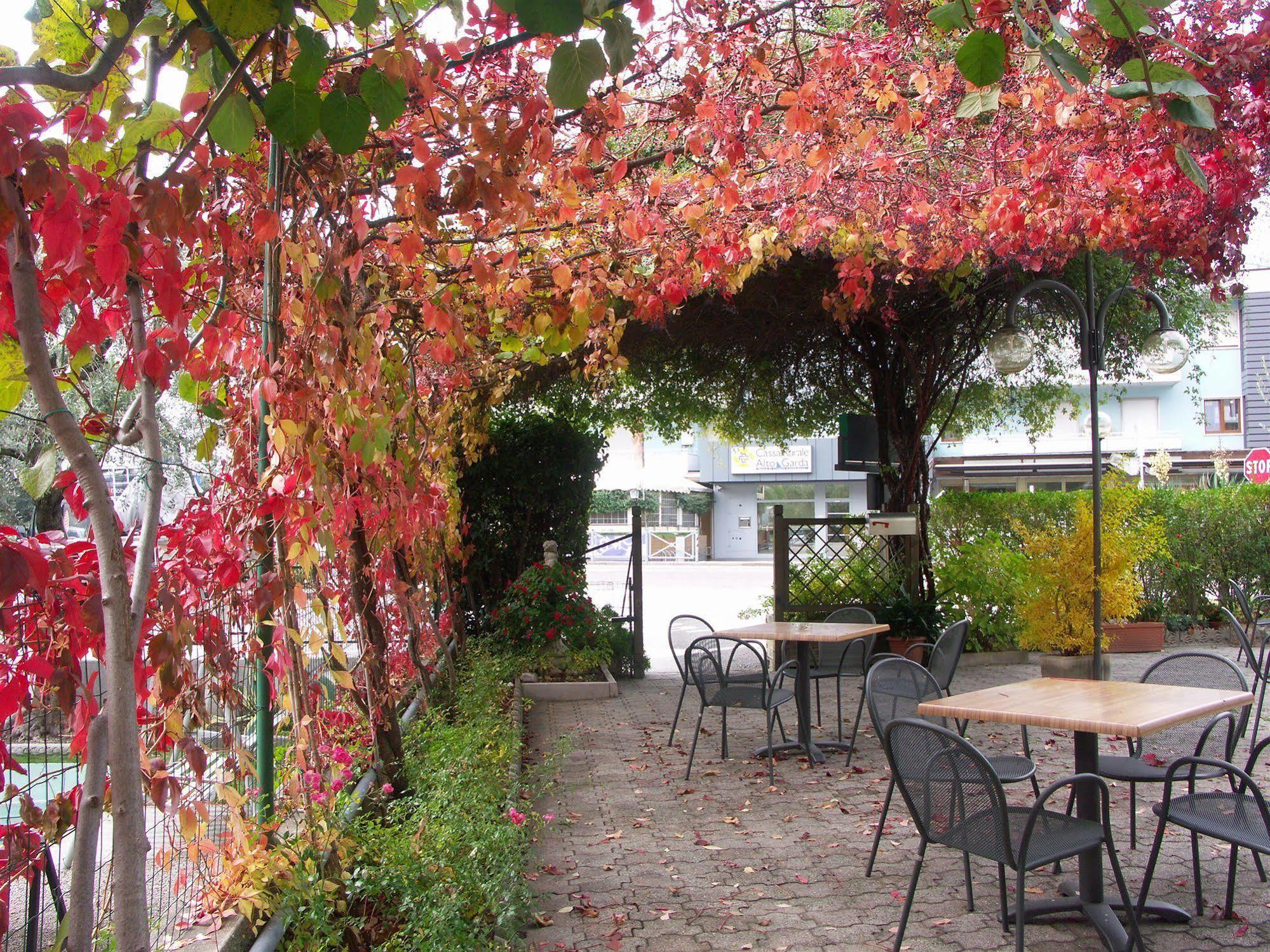Hotel Villa Clara Torbole Sul Garda Exterior photo