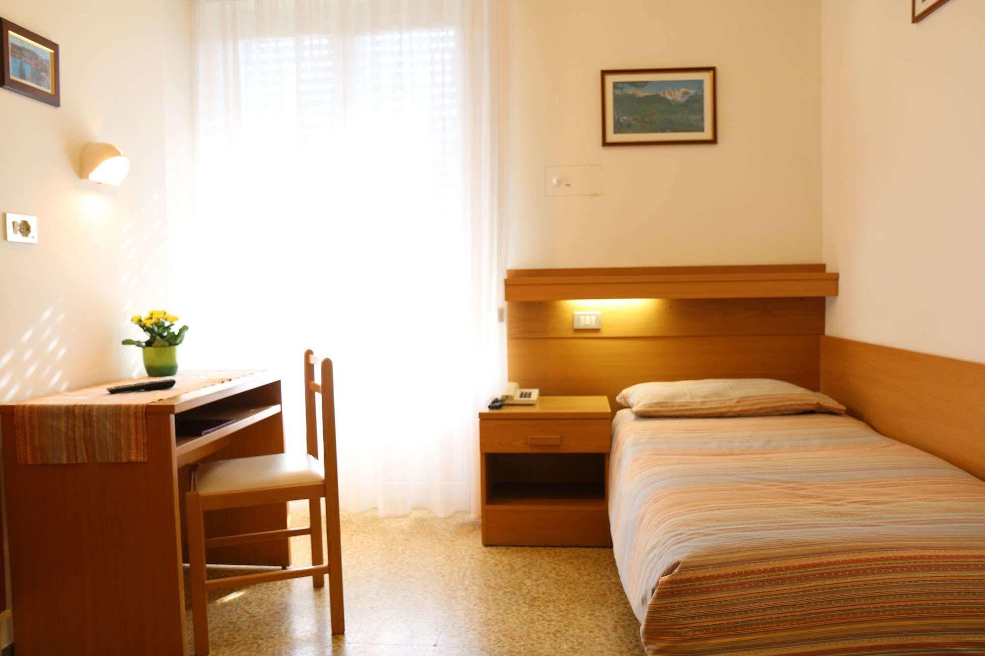Hotel Villa Clara Torbole Sul Garda Exterior photo