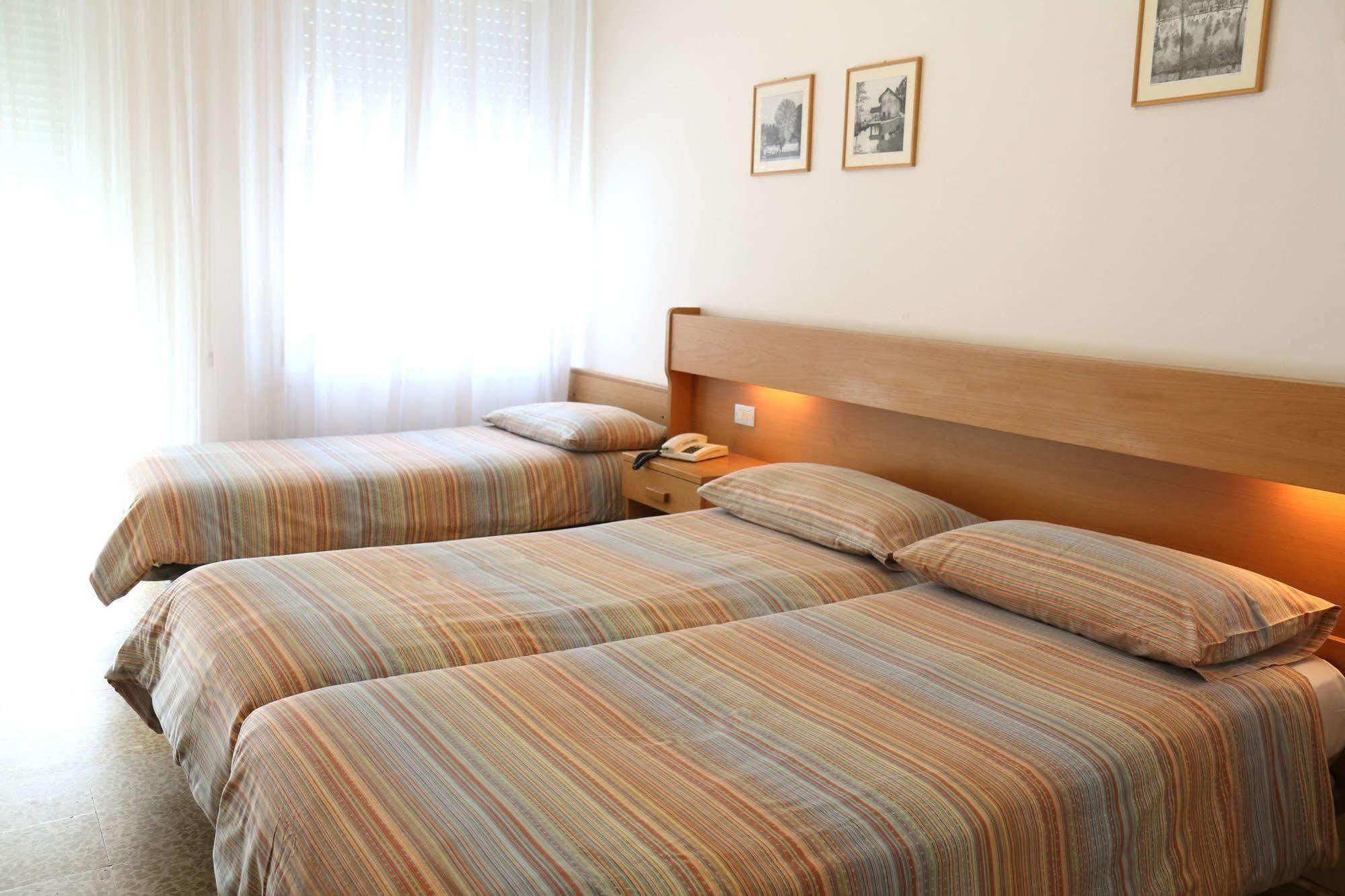 Hotel Villa Clara Torbole Sul Garda Exterior photo