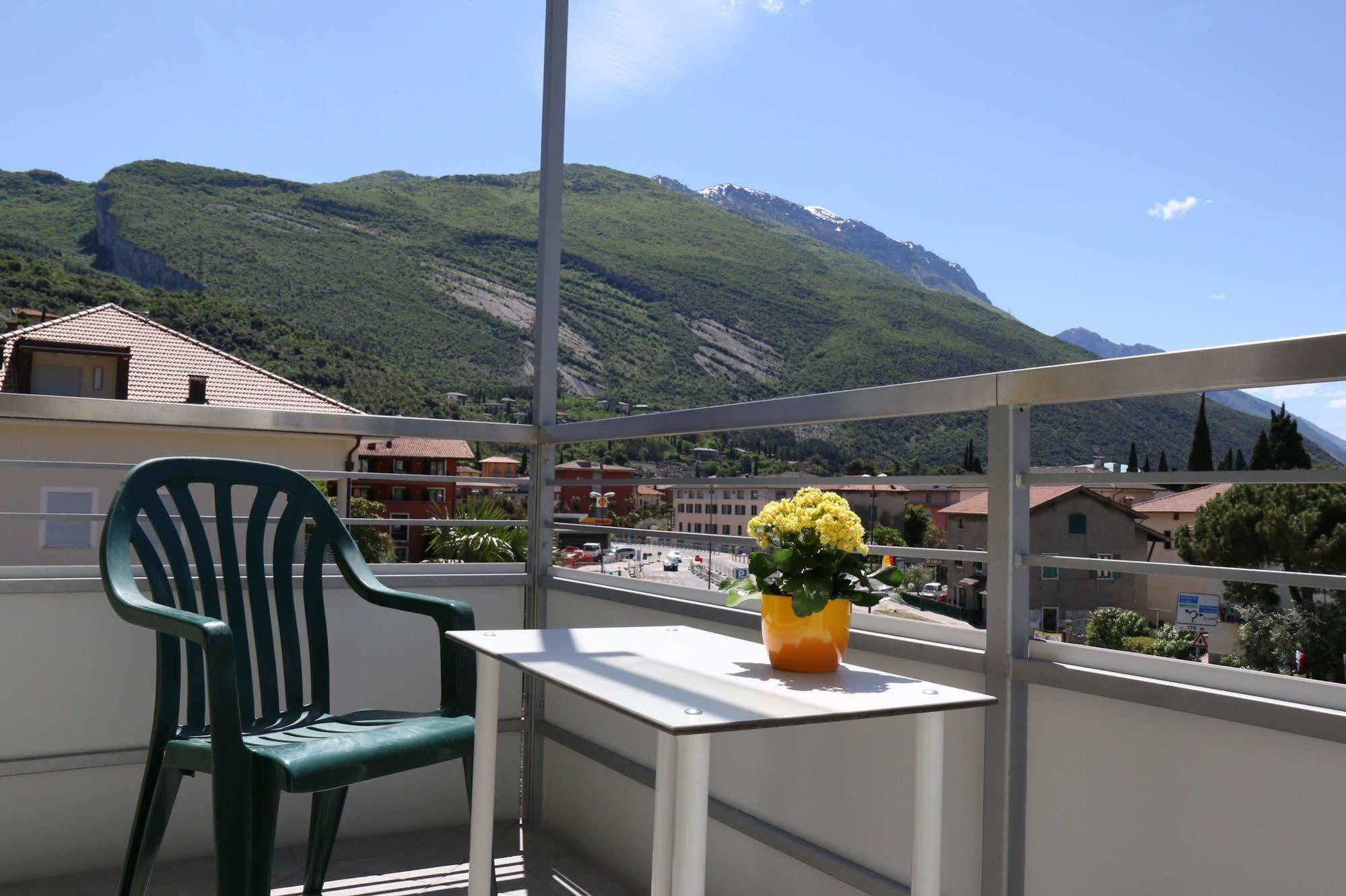 Hotel Villa Clara Torbole Sul Garda Exterior photo