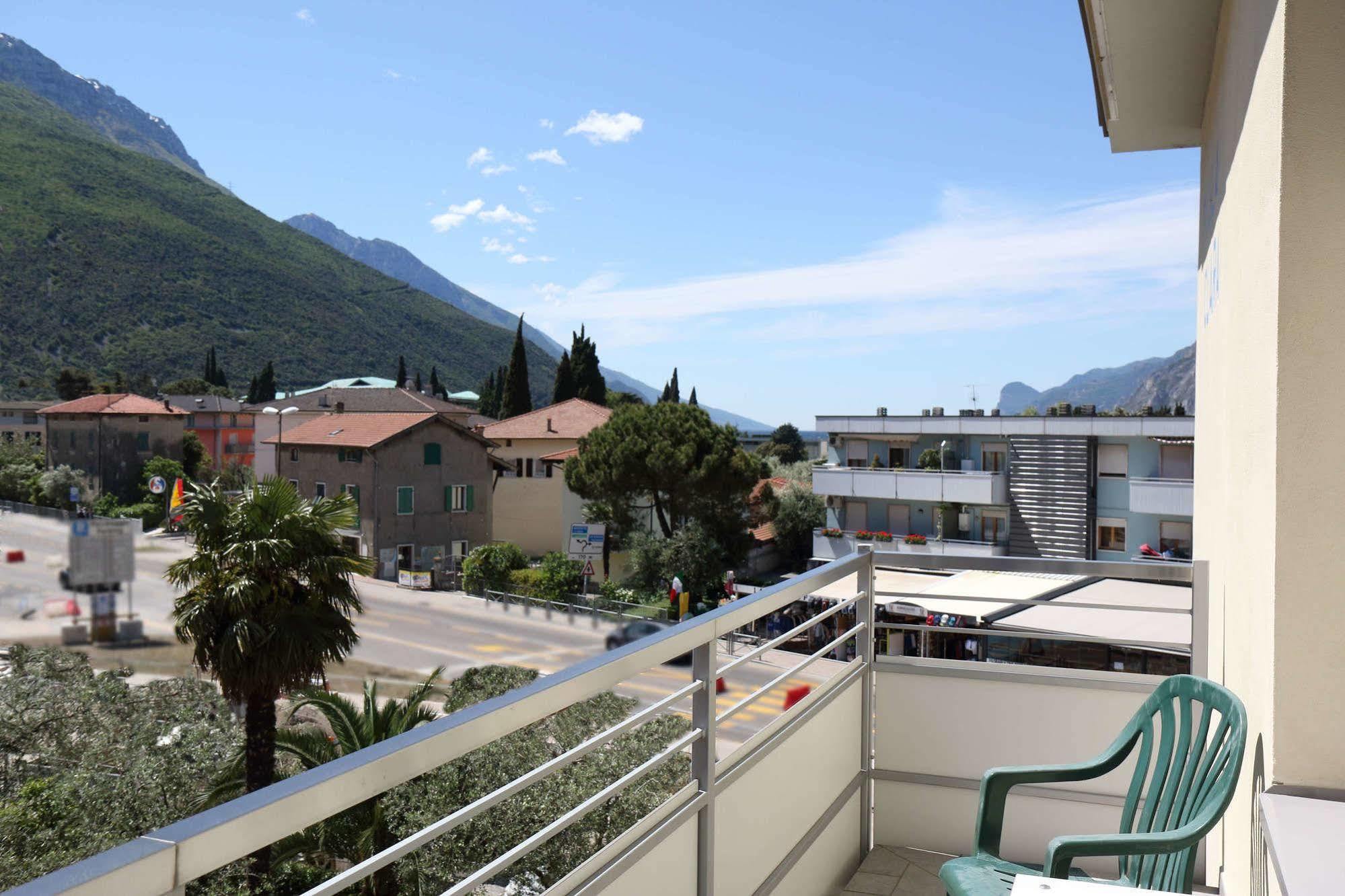 Hotel Villa Clara Torbole Sul Garda Exterior photo